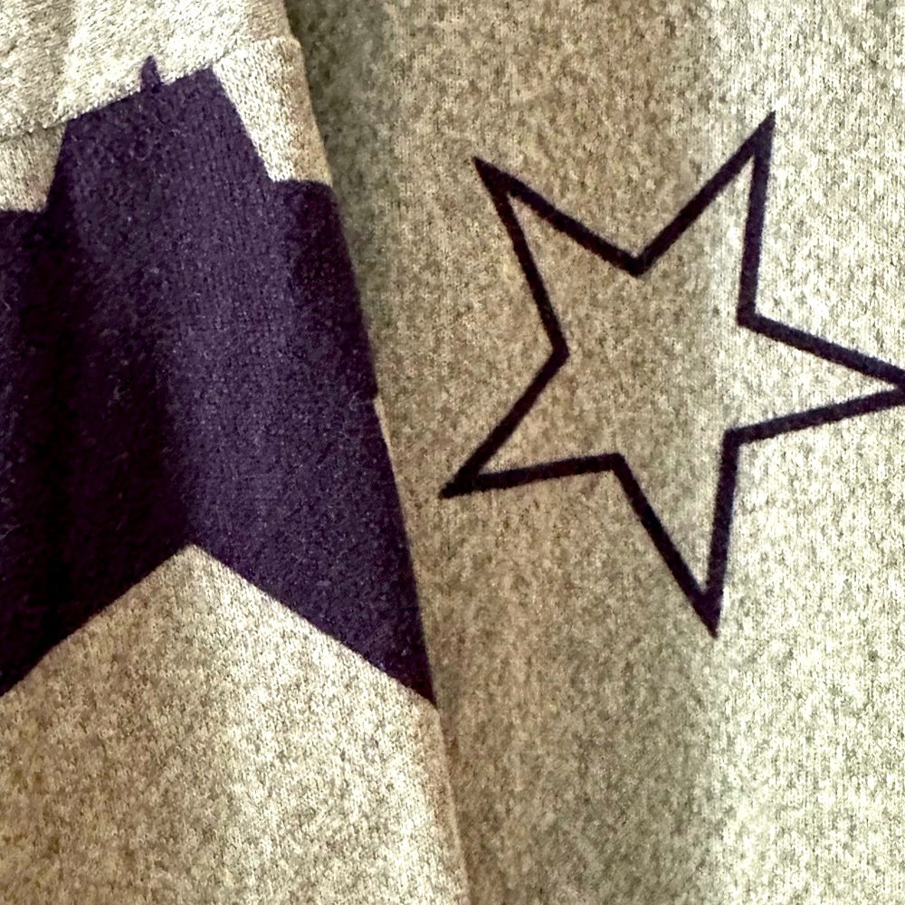 Evens grey sweater with purple stars - Picture 2 of 3